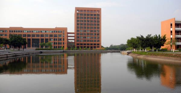 大學(xué)校園景觀設(shè)計題庫（大學(xué)校園景觀設(shè)計題庫大全）